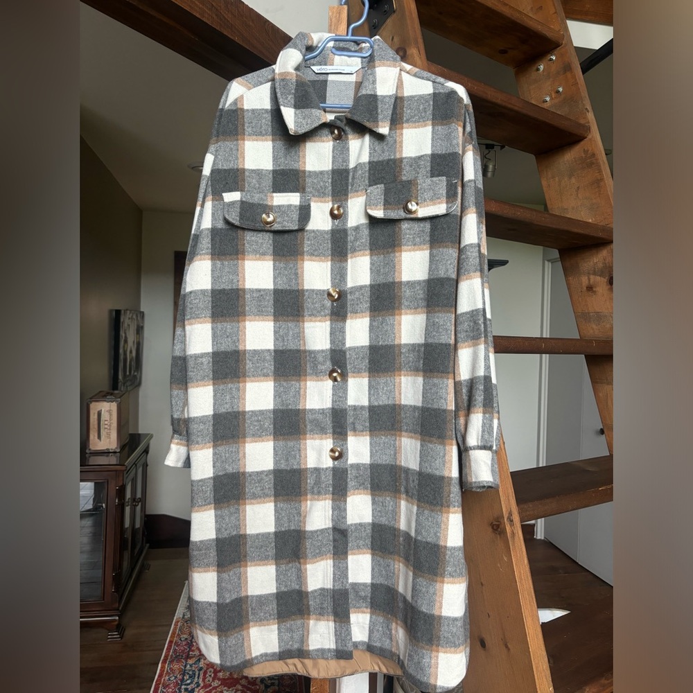 Shacket long and comfy with slit sides and side pockets